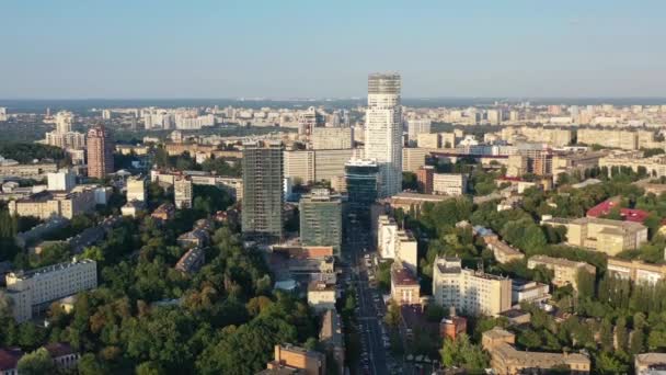 Luchtfoto Drone Video Van Het Centrum Skyline Gebouwen Auto Snelweg — Stockvideo