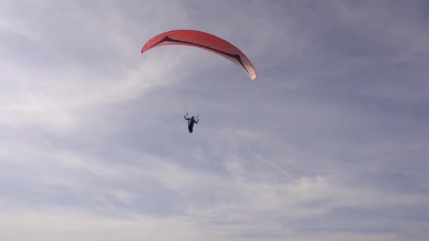 空のパラグライダー スロモ — ストック動画