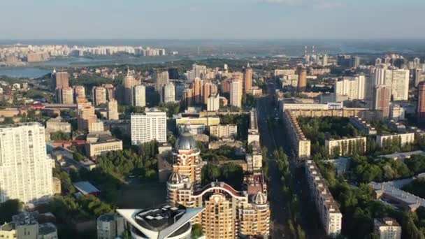 Vídeo Drone Aéreo Edifícios Apartamentos Centro Cidade Rio Dnipro Carros — Vídeo de Stock