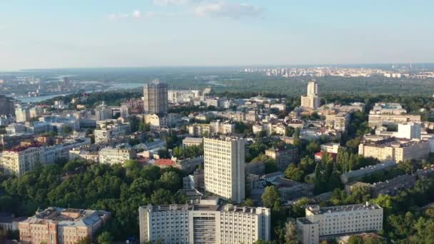 Luchtdrone Video Van Het Centrum Skyline Gebouwen Rivier Dnipro Pecherskyi — Stockvideo