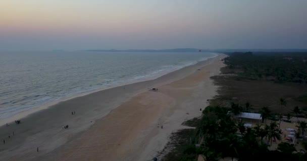 南ゴア インドの無人機で捕獲された美しいウトーダビーチ — ストック動画