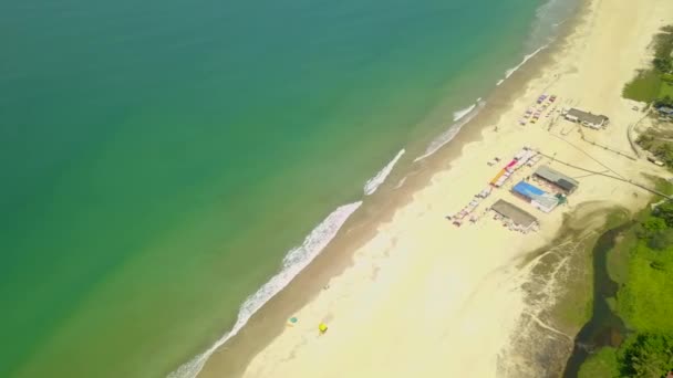 Dron Latający Nad Plażą Utorda Ciągu Dnia South Goa Indie — Wideo stockowe