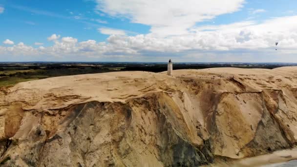 Αεροφωτογραφία Του Φάρου Στο Rubjerg Knude Κοντά Στη Βόρεια Θάλασσα — Αρχείο Βίντεο