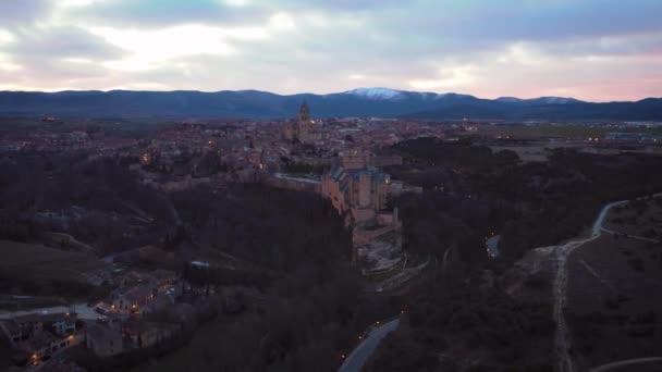 Vista Aérea Deslizante Segovia Alcázar Ciudad Durante Amanecer Invierno Mañana — Vídeo de stock