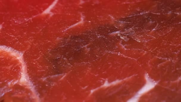 Makroaufnahme Von Trockenem Oder Geräuchertem Rotem Fleisch Detaillierte Textur Nahsicht — Stockvideo