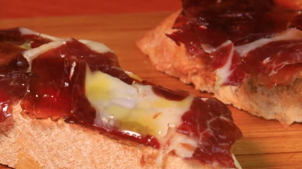 Olive Oil Falls Traditional Spanish Pincho Serrano Ham Man Hand — Wideo stockowe