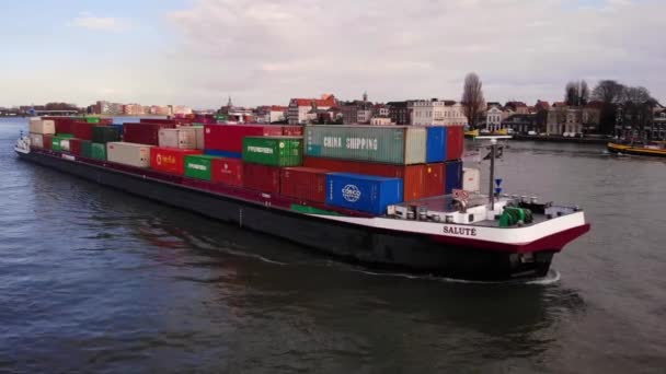 Aerial Starboard Tracking Shot Salute Cargo Container Ship Oude Maas — ストック動画