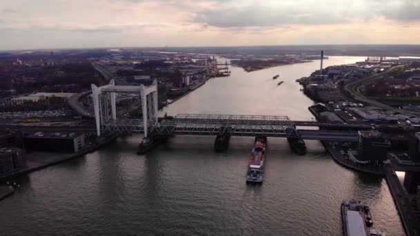 Εναέρια Sunset Άποψη Του Spoorbrug Σιδηροδρομική Γέφυρα Πάνω Oude Maas — Αρχείο Βίντεο