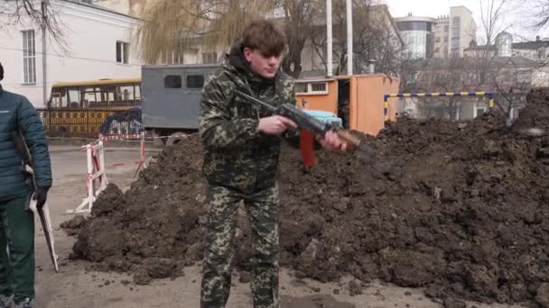 Civilian Volunteers Participate Training Organised Local Coordination Group City Ivano — стоковое видео