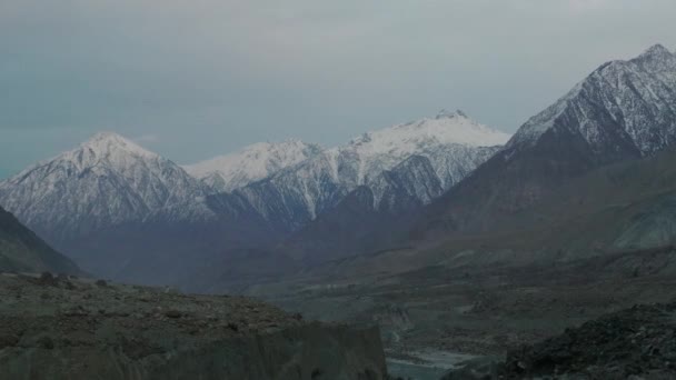Aerial Establishing Shot Snow Capped Mountains Hunza Valley — Stock Video