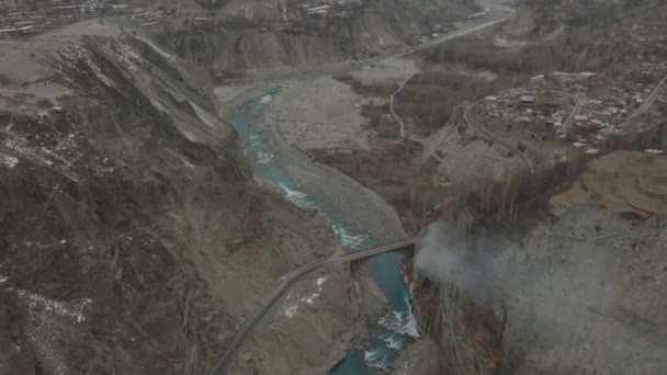 Aerial Turquoise Colour River Hunza Valley Smoke Seen Rising Bridge — Vídeos de Stock
