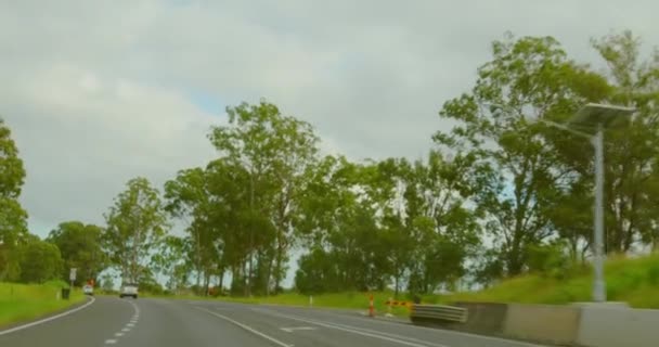 田舎の高速道路を走行する車内から撮影された映像 — ストック動画