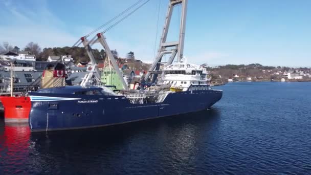 Fish Carrier Ronja Strand Solvtrans Company Moored Alongside Leirvik Harbor — Stok video