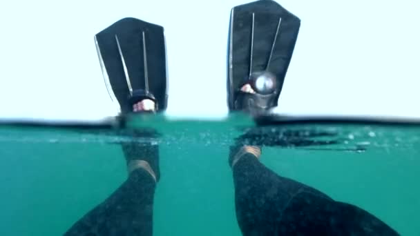 Nadador Com Barbatanas Oceano — Vídeo de Stock