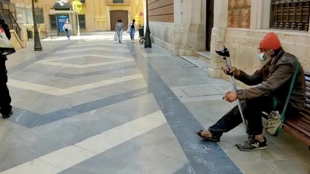 Beggar Sits Park Bench Malaga Cathedral People Pass Street Beggar — 비디오