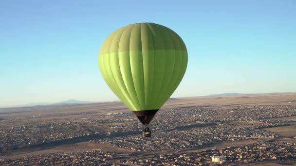 Hot Air Balloon Slowly Rising Higher Albuquerque New Mexico — Vídeos de Stock