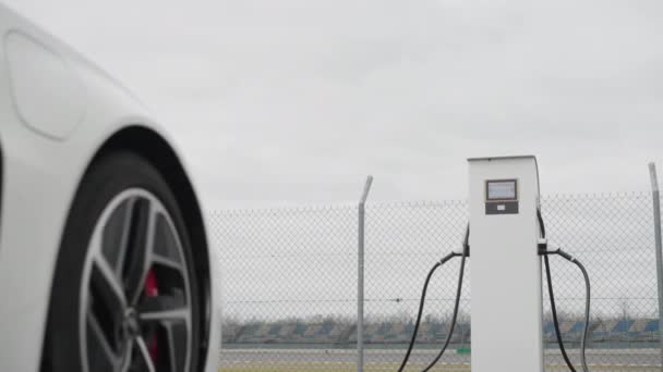 White Electric Car Drives Charging Station Stops Slow Motion — Vídeo de Stock