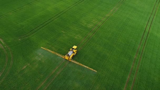 Aerial View Yellow Tractor Working Green Fields Tractor Spraying Water — Vídeo de Stock