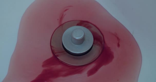 Detailní Záběr Krve Vody Spláchnuté Sprchového Kanálu — Stock video
