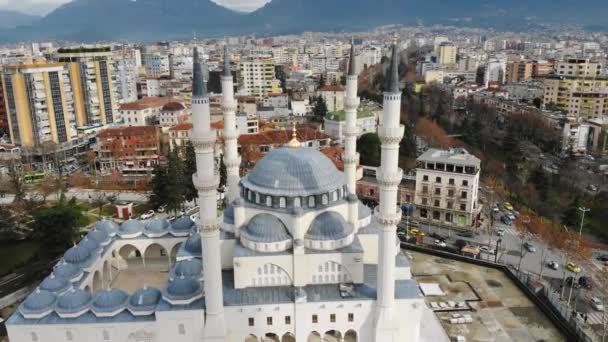 Drohnenflüge Zwischen Den Türmen Der Unvollendeten Namazgjah Moschee Tirana Albanien — Stockvideo