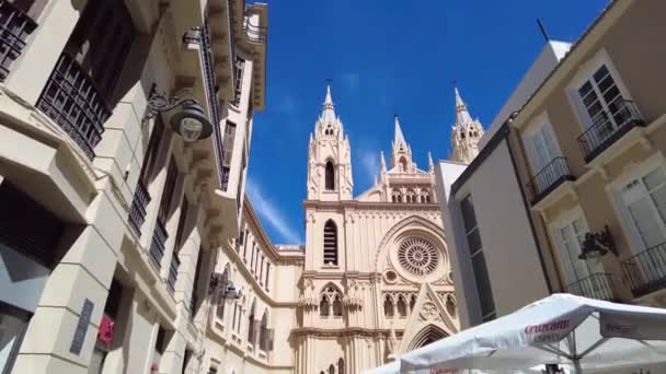 Uma Bela Igreja Velha Centro Cidade Málaga Portão Aço Preto — Vídeo de Stock