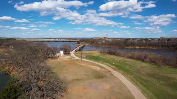 Aerial Flight Lake Next Double Tree Ranch Park Highland Village — Stockvideo