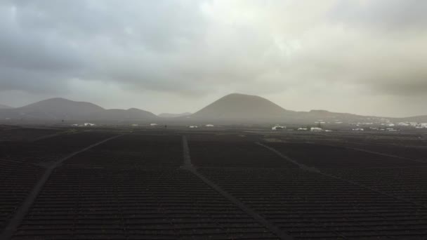 Paisaje Aéreo Tierra Negra Ceniza Suelo Cerca Volcán — Vídeos de Stock