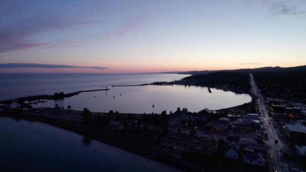 Záběr Letadla Při Západu Slunce Grand Marais Ukazuje Velký Přístav — Stock video