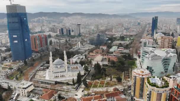 Panoramiczny Widok Lotu Ptaka Centrum Tirany Stolicy Albanii Zabytkami Pochmurny — Wideo stockowe