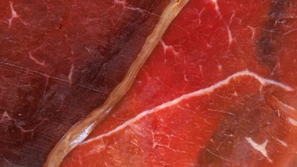 Vista Cerca Carne Roja Seca Ahumada Textura Detallada Macro Tiro — Vídeo de stock