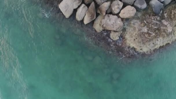 Bovenaanzicht Turquoise Water Rotsachtige Ponton Groene Vegetatie Olina Beach — Stockvideo