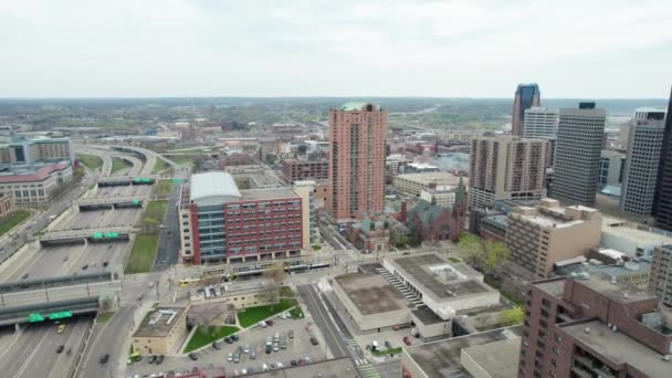 Dron Záběr Ukazuje Dálnici Centrum Města — Stock video