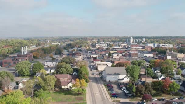 Aerial Drone Shot Panning Small Rural Farm Town Midwest — Vídeo de stock