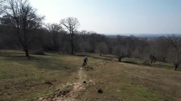 Drone Tracking Electric Mountain Bike Hill Epping Forest — Stock video