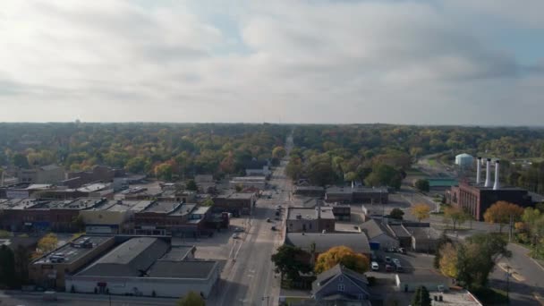 Aerial Drone Shot Showing Downtown Owatonna Colorful Fall Day — Stock Video