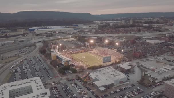 Tiro Aéreo Largo Estádio Noite Com Multidões — Vídeo de Stock