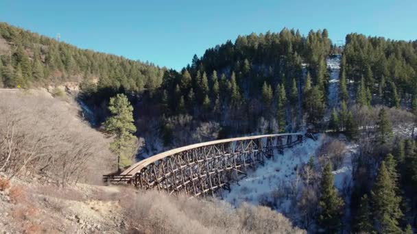 Scenic View Old 1800S Railroad Bridge Made Wood — Stockvideo