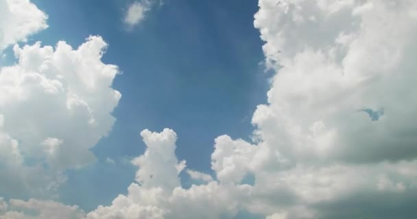 Bewegende Wolken Bouwen Gezwollen Pluizig Witte Wolken Hemel Tijd Verval — Stockvideo