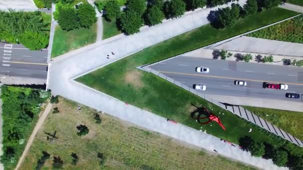 Panning Aerial Seattle Sculpture Park Cars Driving Highway Underneat — Video Stock