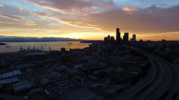 Lowering Aerial Warm Classic Seattle Sunset Circa 2016 — ストック動画