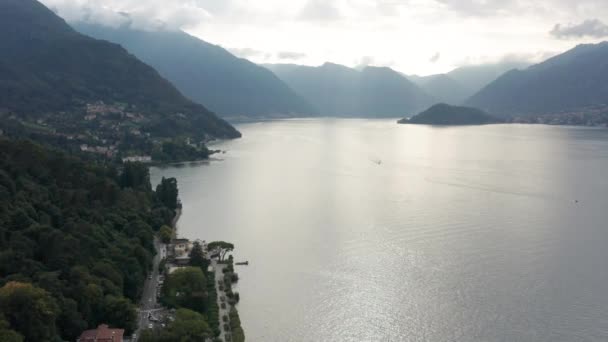 Aerial Overview Vast Beautiful Lake Green Shoreline Long Road — 비디오