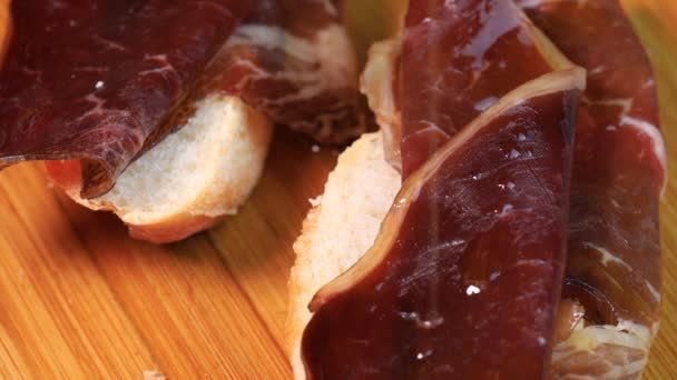 Close View Olive Oil Poured Slice Smoked Beef Meat Bread — Stock Video