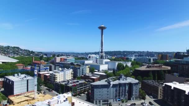 Aerial Shot Pulling Away Space Needle Seattle Reveal How Large — стокове відео