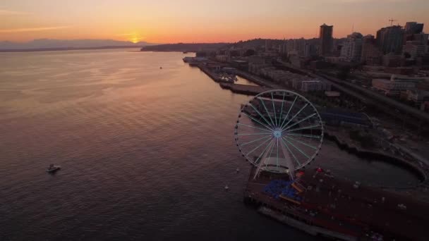 Wide Aerial Shot Great Wheel 2015 Overlooking Seattle Sunset — ストック動画