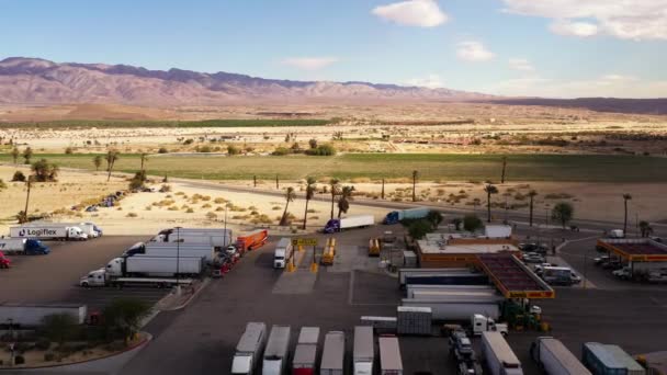 Trucks Rest Stop Coachella California Drone Flyover — Vídeo de Stock