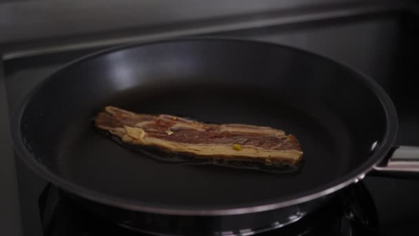 Μαγειρική Galbi Κορεάτικα Μπάρμπεκιου Short Ribs Ένα Τηγάνι Fying Μοσχάρι — Αρχείο Βίντεο