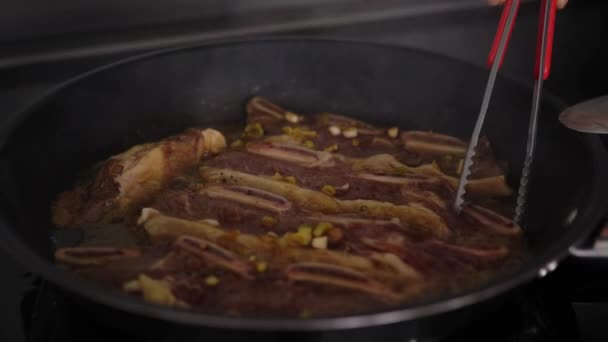 Flipping Galbi Korean Bbq Short Ribs Fying Pan Marinated Beef — Stock video