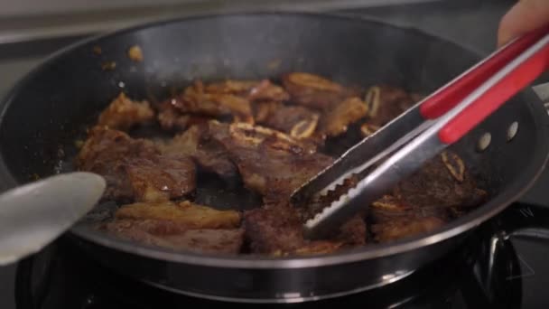 Cooking Galbi Korean Bbq Short Ribs Fying Pan Well Done — Stok video