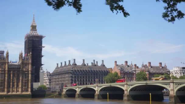 River Thames Bro Cityscape Lodon Westminster Big Ben Klocka Täckt — Stockvideo