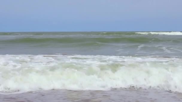 Pan Shot Waves Wash Shore North Sea Ostend Belgium — стокове відео